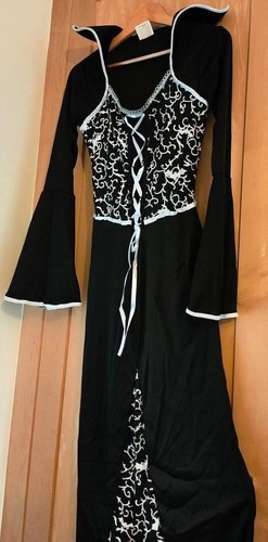 Gothic vampire queen - vampire,