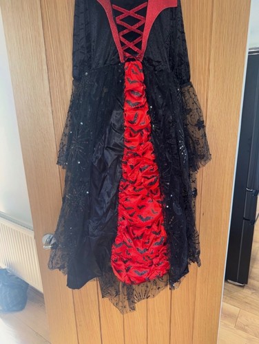 Vampire costume size years - 7/9,