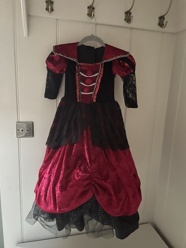 Gothic vampire queen costume - gothic,