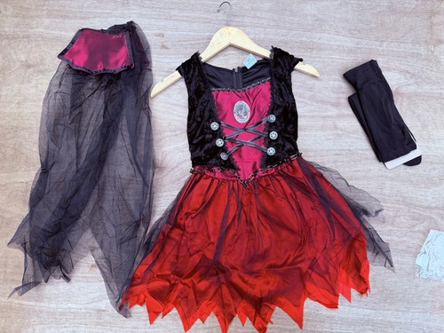Girls forever young vampire - girls,